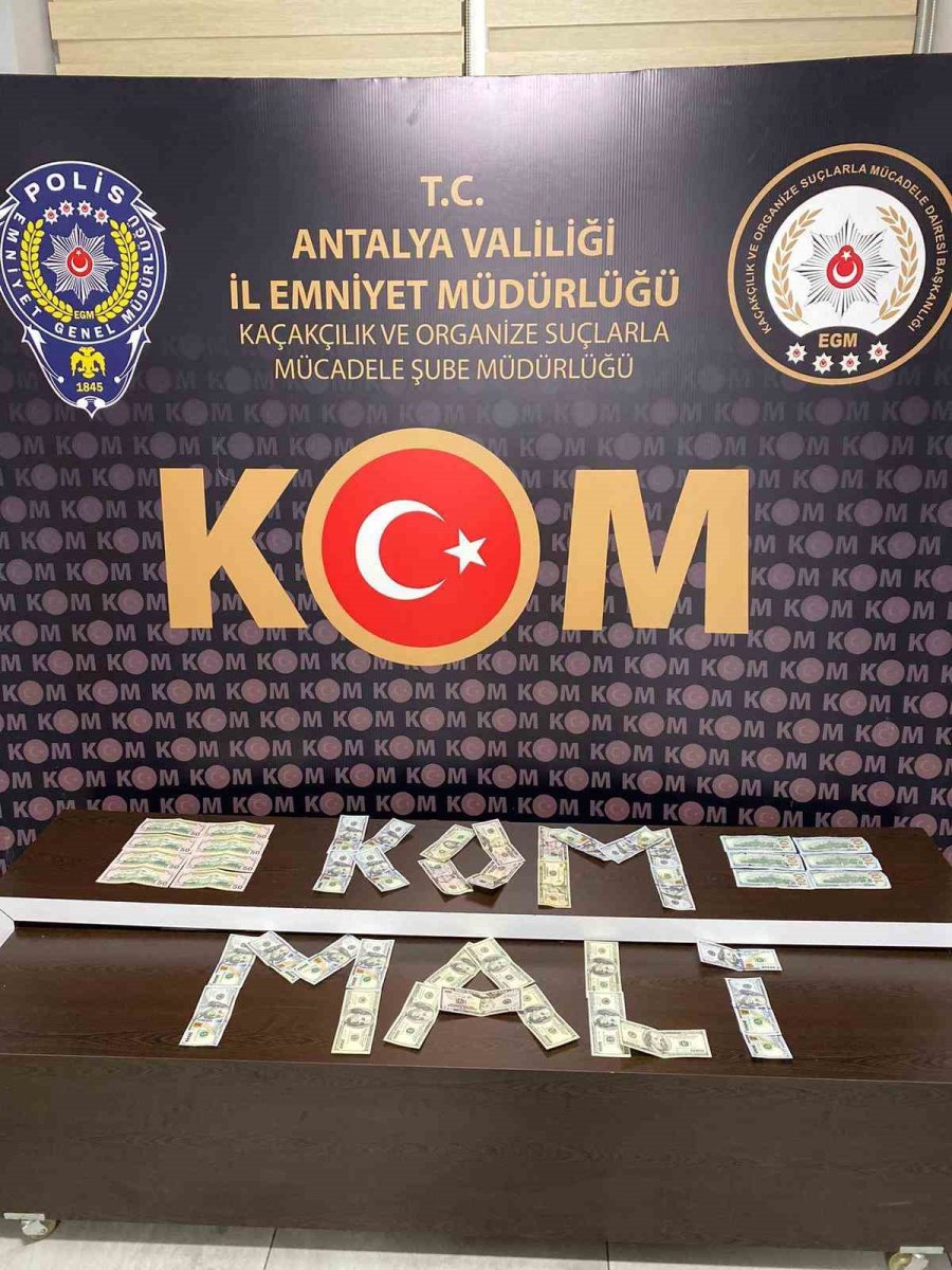 Esnafı Sahte 100 Dolar Vererek Dolandırırken Önce Kameraya Sonra Polise Yakalandılar