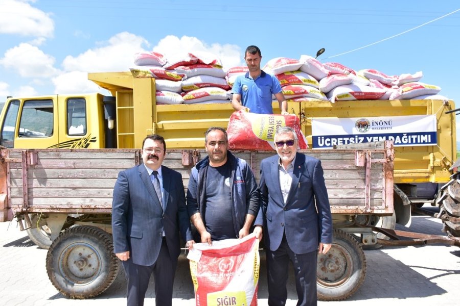 İnönü Belediyesi’nden Manda Üreticilerine Ücretsiz Yem Desteği