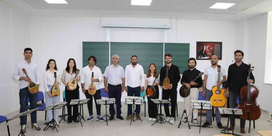 Alkü’de Mandolin Topluluğunun Sesi Avrupa’n Duyuldu