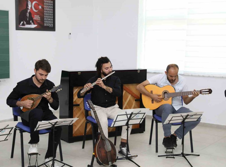 Alkü’de Mandolin Topluluğunun Sesi Avrupa’n Duyuldu