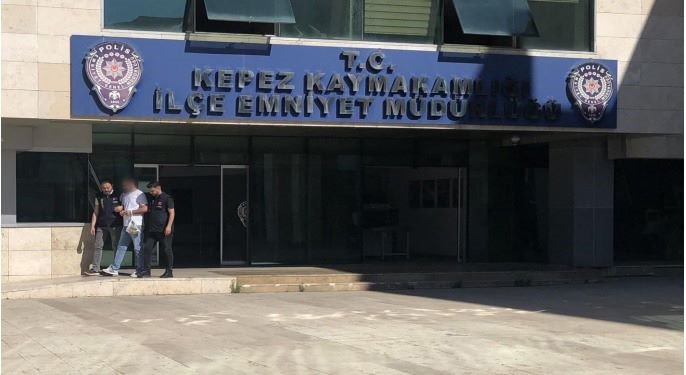 Antalya’da Kesinleşmiş Hapis Cezası Bulunan 2 Firari Yakalandı