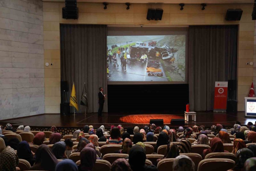 Konya Büyükşehir İtfaiyesi’nde Kur’an Kursu Öğreticilerine “yangın Ve İlkyardım ” Semineri