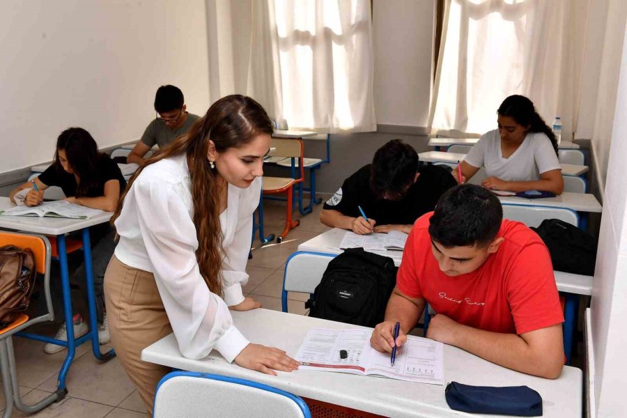 Sınav Ücretlerinin Ödenmesi Yks Öğrencilerini Mutlu Etti