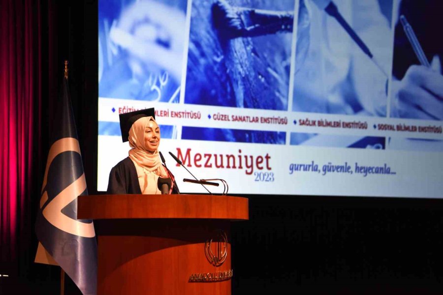 Anadolu Üniversitesi Lisansüstü Mezunlarını Uğurladı