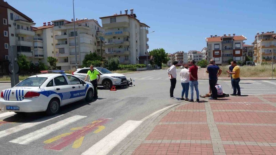 Manavgat’ta Otomobil İle Motosiklet Çarpıştı: 1 Yaralı