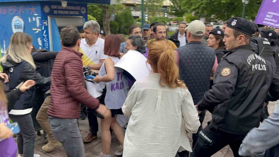 Eylemci Zannedilerek Gözaltına Alınan Vatandaş Serbest Bırakılınca Polislere Sarılarak Olay Yerinden Ayrıldı