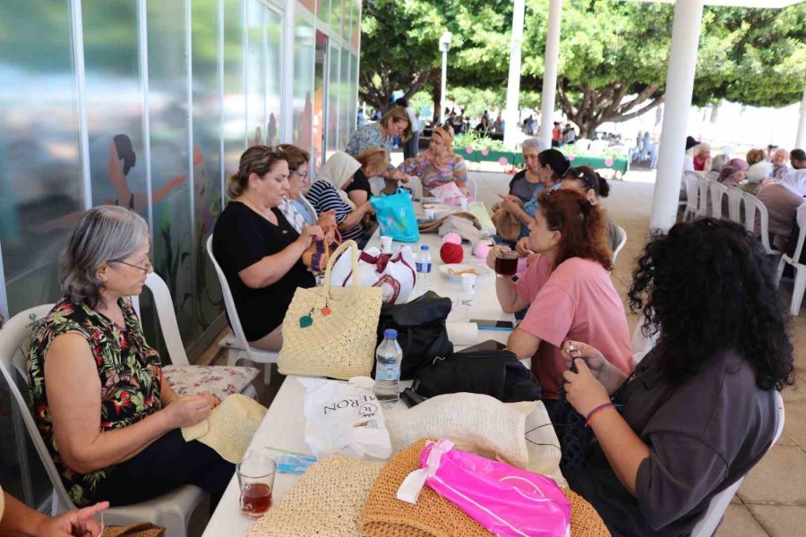 Mersin’de Yaş Almış Vatandaşlar 80’ler Etkinliğinde Bir Araya Geldi