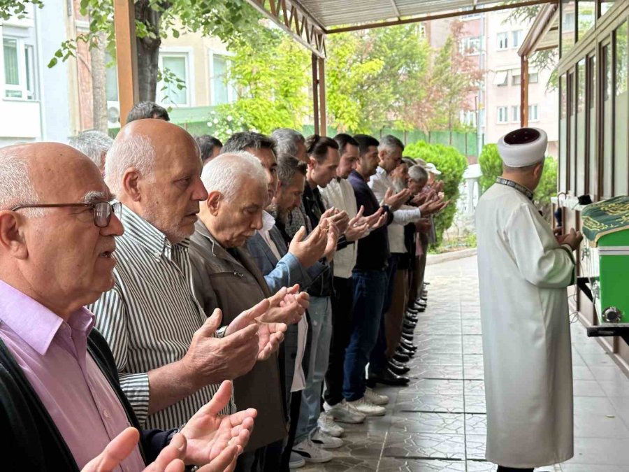 Thy’de Yaşadığı Baskı Sonucu Canına Kıyan Koray’ın Annesi İsyan Etti