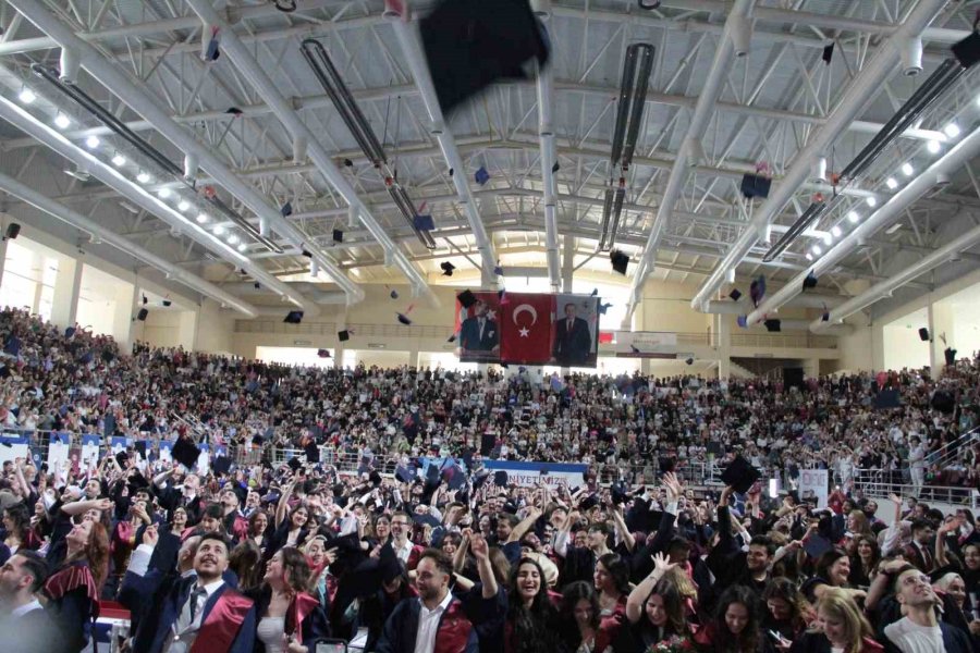 Mezuniyet Coşkusu Tüm Hızıyla Devam Ediyor