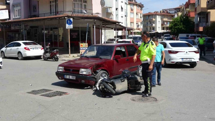 Otomobil İle Motosiklet Çarpıştı:1 Yaralı