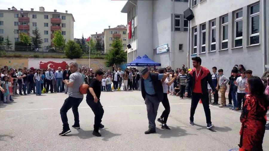 Deprem Bölgesindeki Okula Destek Toplamak İçin Panayır Düzenlendi