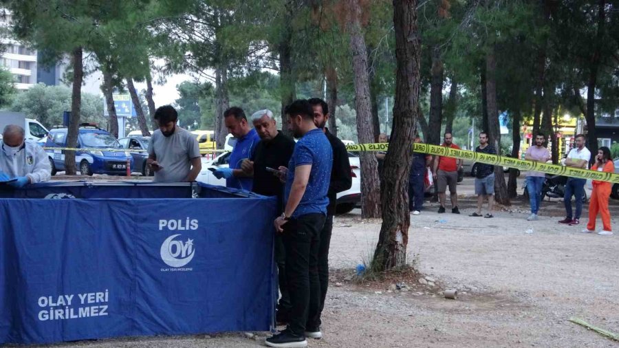 Park Halinde Otomobilde Cansız Bedeni Bulundu