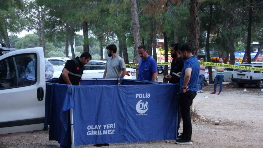 Park Halinde Otomobilde Cansız Bedeni Bulundu