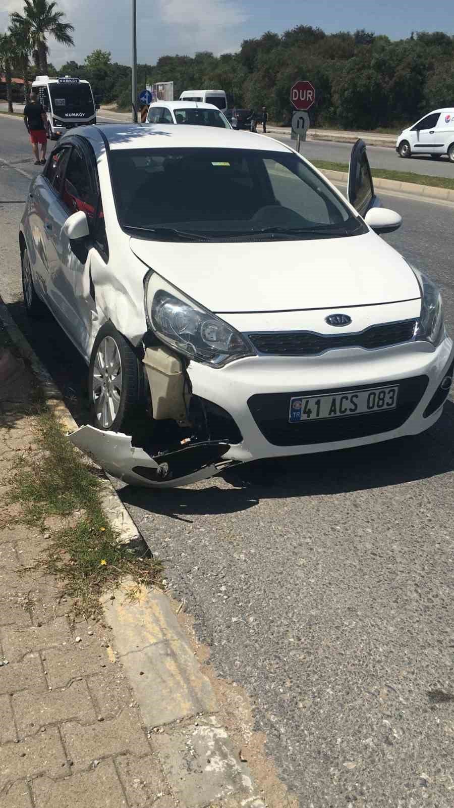 Antalya’da Otomobiller Çarpıştı: 2 Yaralı