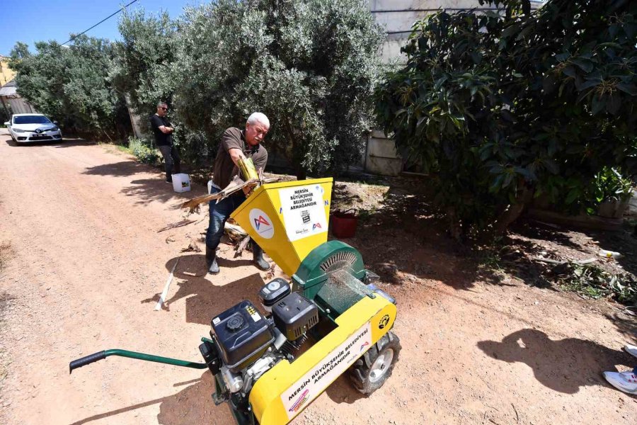 Mersin’de Muz Üreticisine Dal Parçalama Makinesi Desteği