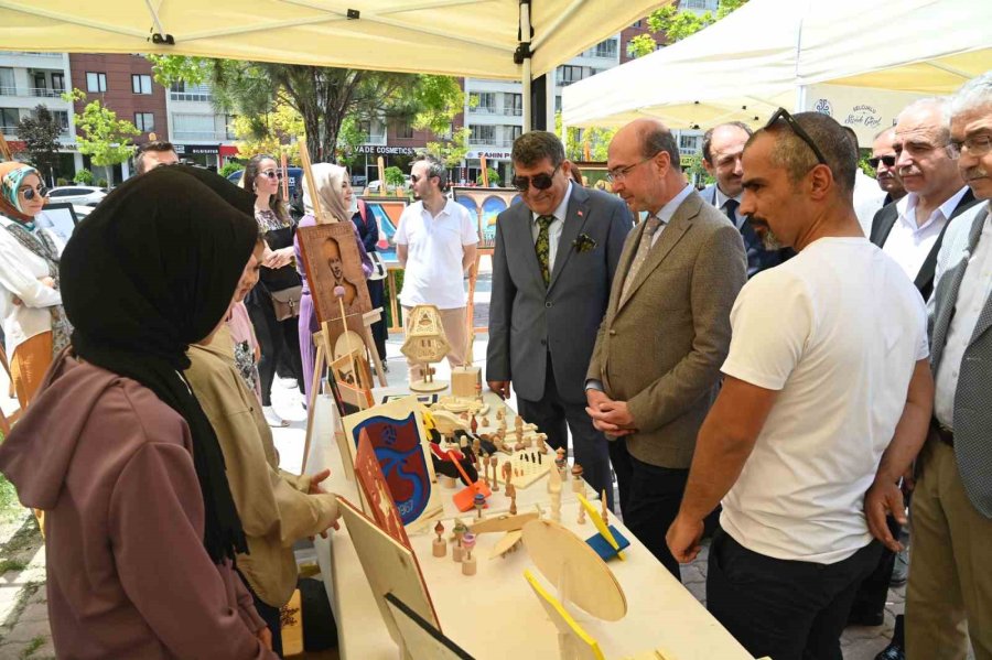 Sanat Tasarım Atölyesi Yıl Sonu Sergisi İle Dönemi Kapattı