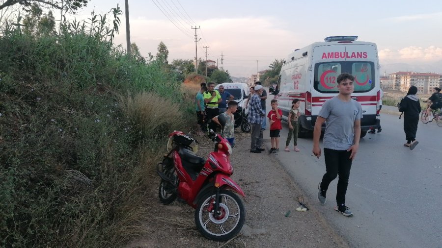 Plakasız Otomobille Kaza Merakı Pahalıya Patladı, 6 Bin 800 Tl Ceza Yazıldı