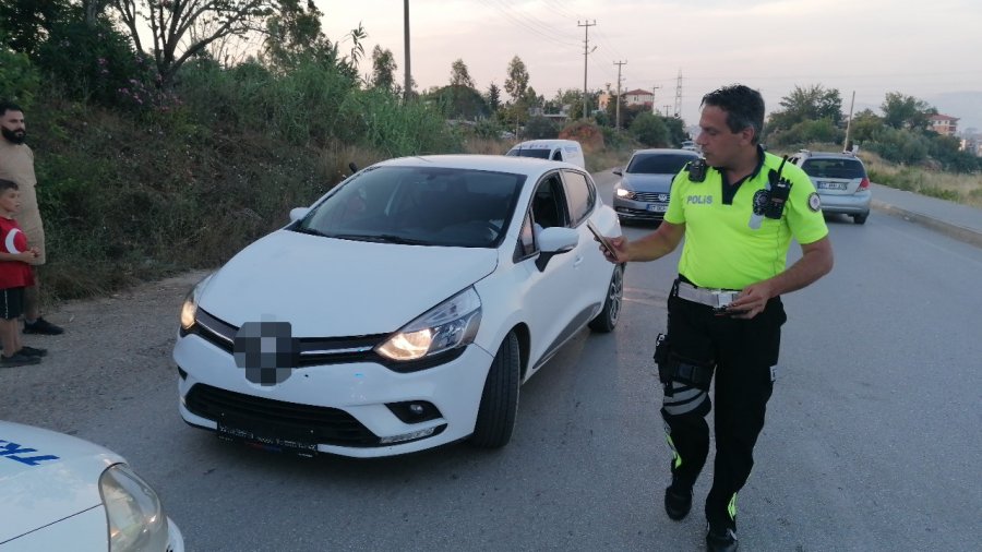 Plakasız Otomobille Kaza Merakı Pahalıya Patladı, 6 Bin 800 Tl Ceza Yazıldı