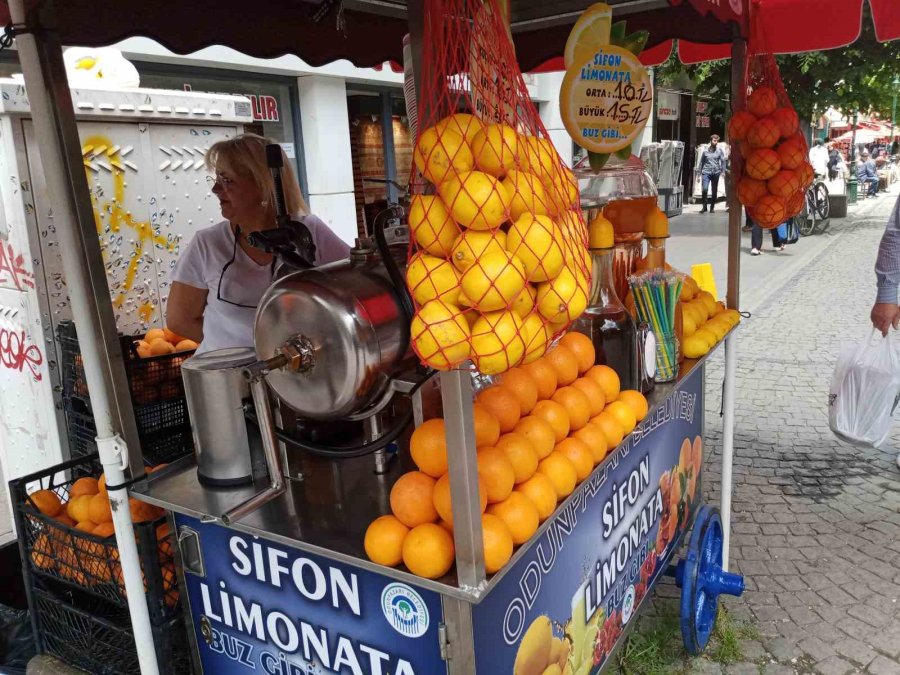 Yaz Mevsiminin Yaklaşmasıyla Limonatacıların İşleri Açıldı