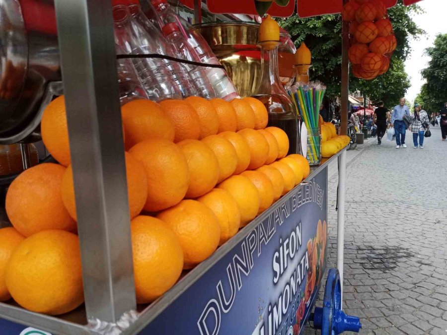 Yaz Mevsiminin Yaklaşmasıyla Limonatacıların İşleri Açıldı