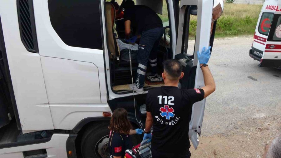 İzmir’den Antalya’ya Gelen Tır Şoförünü Ölüm Direksiyonda Yakaladı