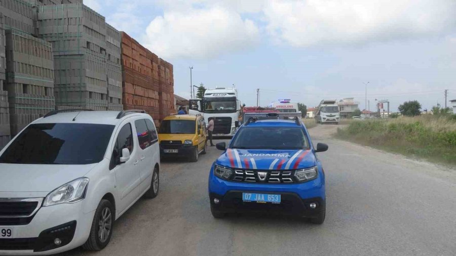 İzmir’den Antalya’ya Gelen Tır Şoförünü Ölüm Direksiyonda Yakaladı