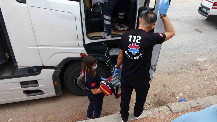 İzmir’den Antalya’ya Gelen Tır Şoförünü Ölüm Direksiyonda Yakaladı