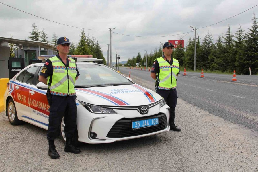 Jandarma Ekiplerince ‘cayrokopter’ Destekli Trafik Denetimi