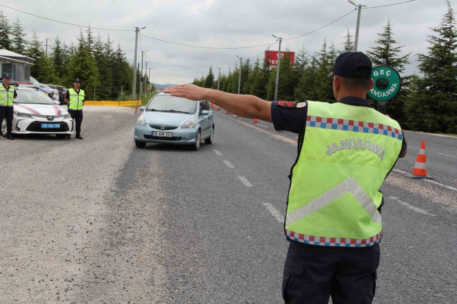 Jandarma Ekiplerince ‘cayrokopter’ Destekli Trafik Denetimi