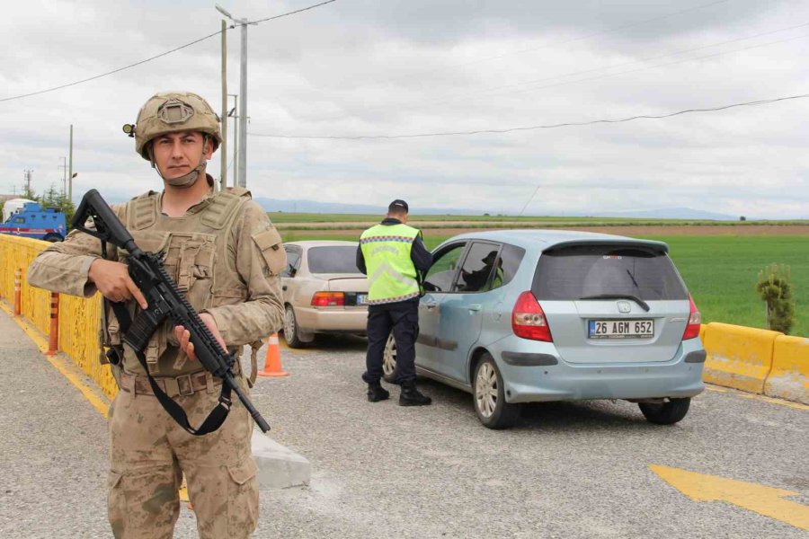 Jandarma Ekiplerince ‘cayrokopter’ Destekli Trafik Denetimi