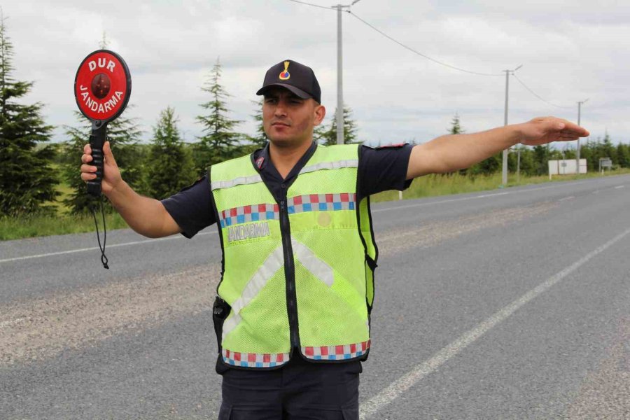 Jandarma Ekiplerince ‘cayrokopter’ Destekli Trafik Denetimi