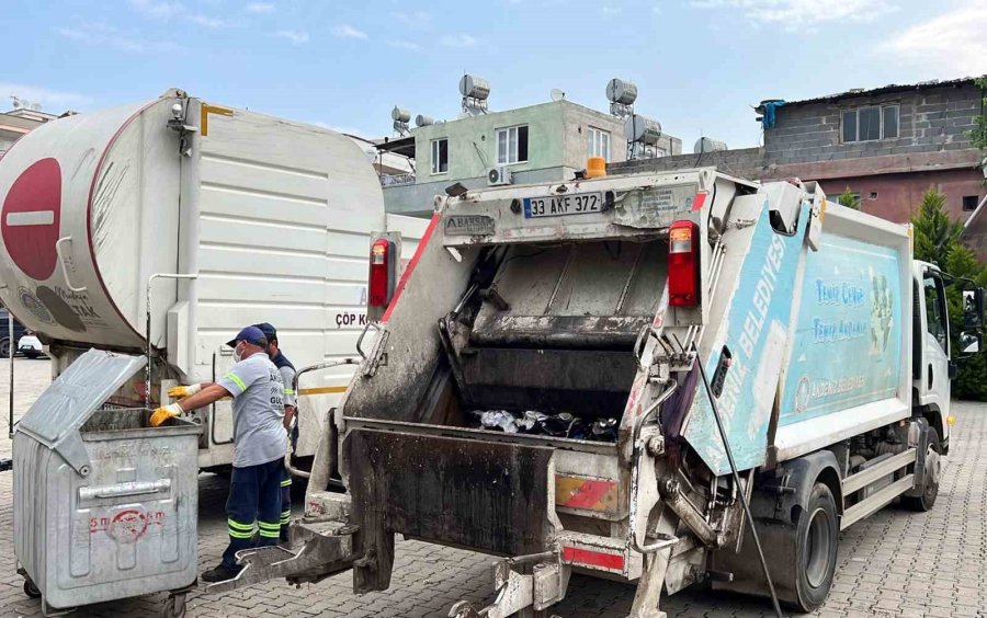 Akdeniz’de Çöp Konteynırları Yenileniyor