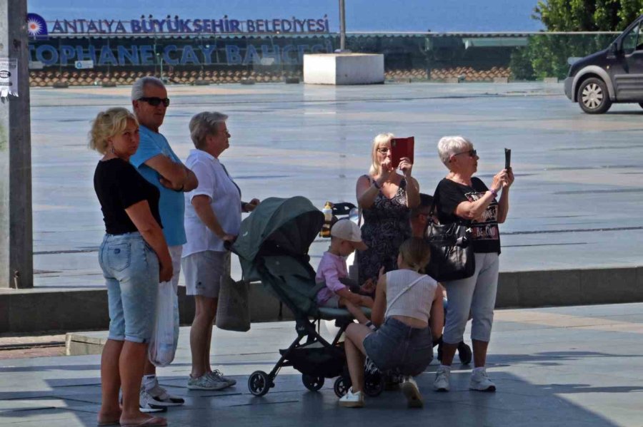 Antalya’da Turistlerin Cep Telefonları ‘jandarma’ İçin Kayda Girdi