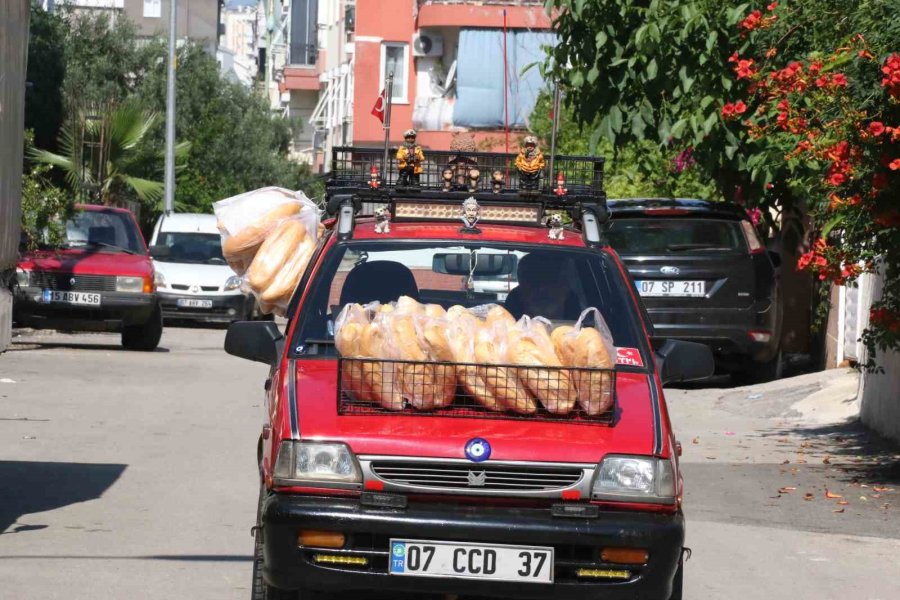 Tuncer Öğretmen 20 Yıldır 200 Ekmek Dağıtmadan Derse Girmiyor