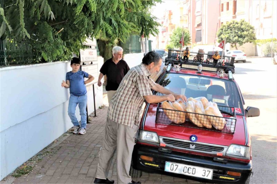 Tuncer Öğretmen 20 Yıldır 200 Ekmek Dağıtmadan Derse Girmiyor