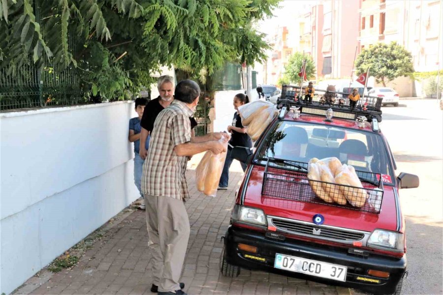 Tuncer Öğretmen 20 Yıldır 200 Ekmek Dağıtmadan Derse Girmiyor