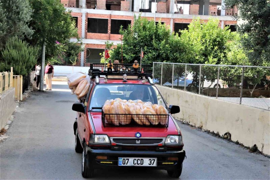 Tuncer Öğretmen 20 Yıldır 200 Ekmek Dağıtmadan Derse Girmiyor