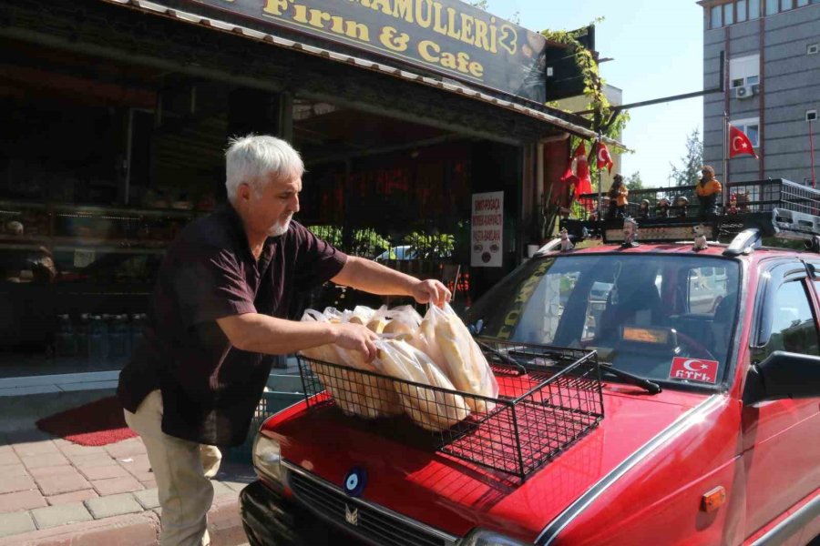 Tuncer Öğretmen 20 Yıldır 200 Ekmek Dağıtmadan Derse Girmiyor