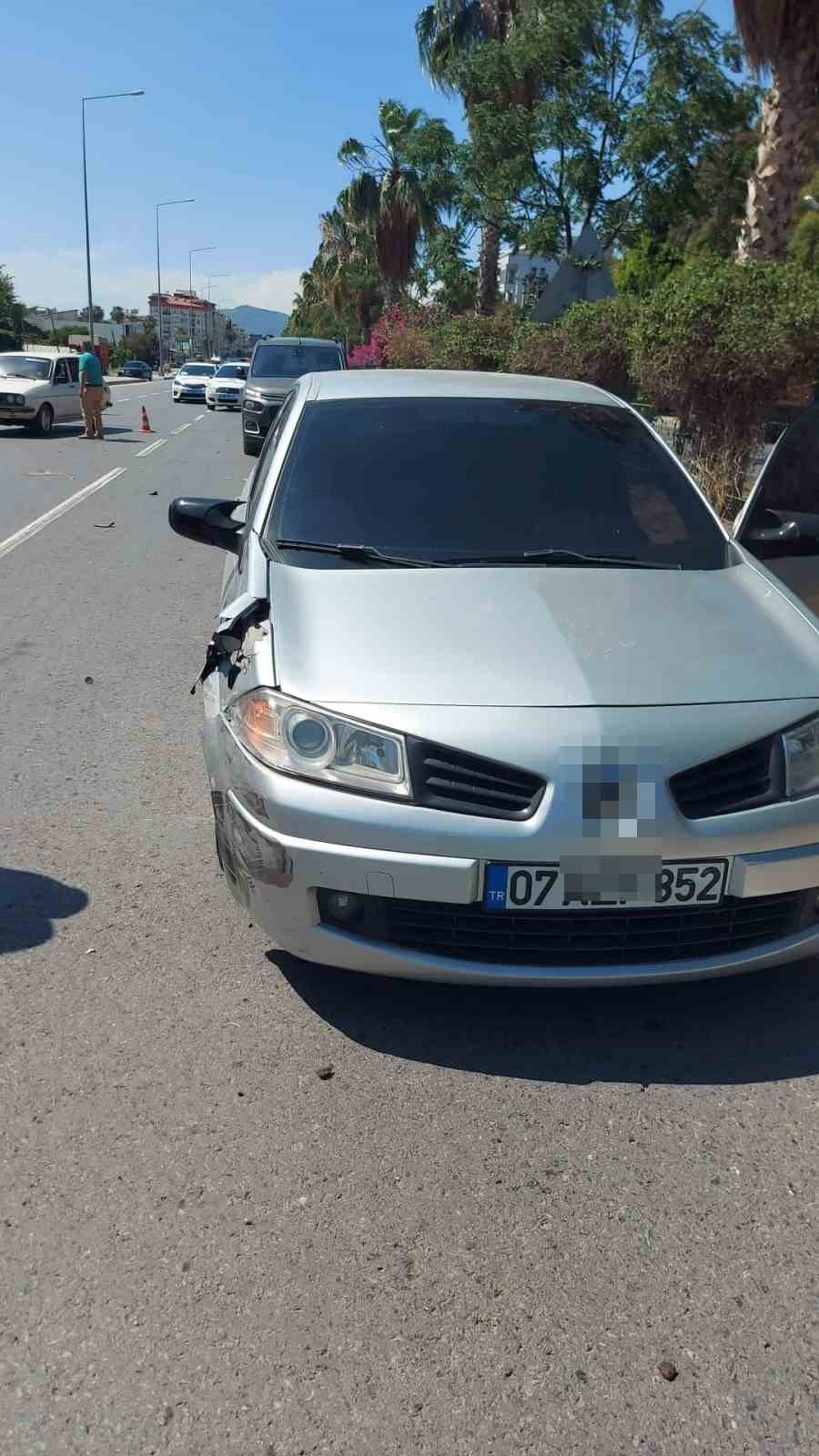 Motosikletle Otomobil Çarpıştı: 1 Yaralı