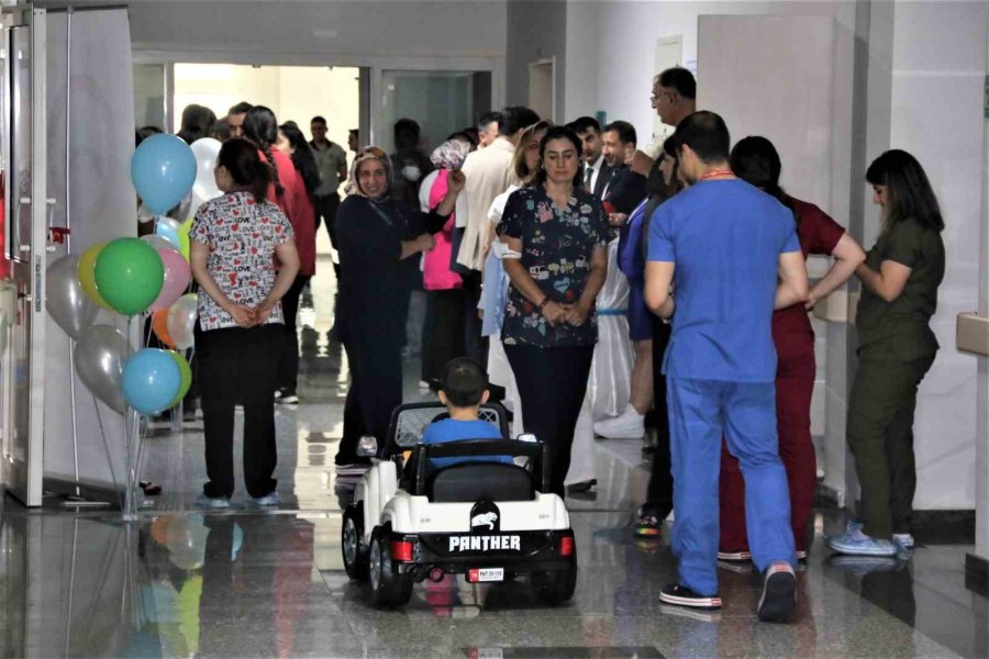 Antalya’da 400 Yataklı Hastanede Çocuklar Ameliyata Sedye İle Değil Akülü Arabayla Gidecek