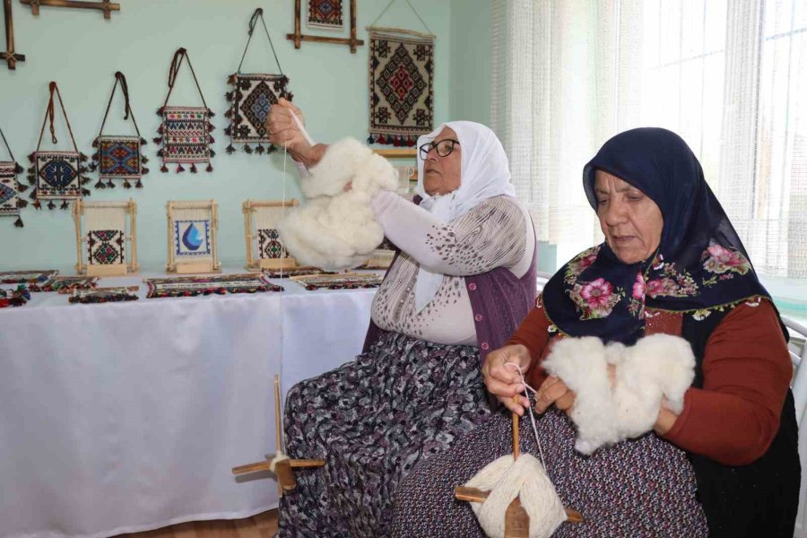 Seyitgazi’nin ’zili’ Dokuması Genç Nesillere Aktarılacak