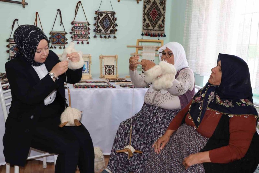 Seyitgazi’nin ’zili’ Dokuması Genç Nesillere Aktarılacak