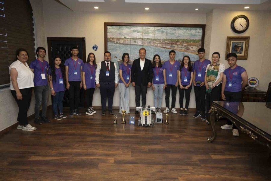 Mersin Büyükşehir Belediyesinin Robotıcs Takımı Ödülle Döndü