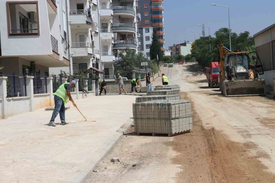 Toroslar’da Yollar Kilit Parke İle Yenileniyor