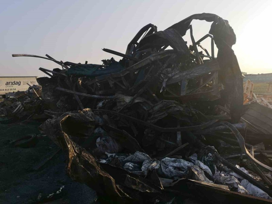 Mersin’deki Plastik Fabrikasında Çıkan Yangında Hasarın Boyutu Gün Ağarınca Ortaya Çıktı