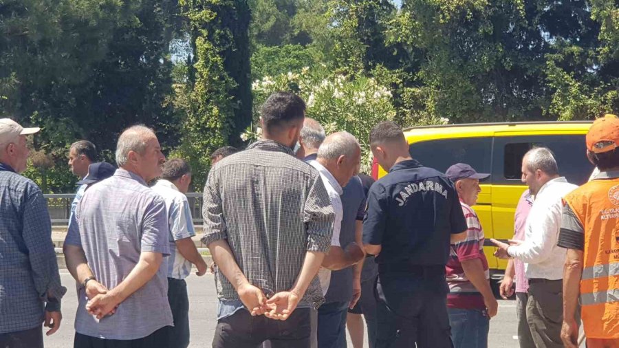 Antalya’da Midibüs İle Vip Minibüs Çarpıştı: 1’i Ağır 11 Yaralı