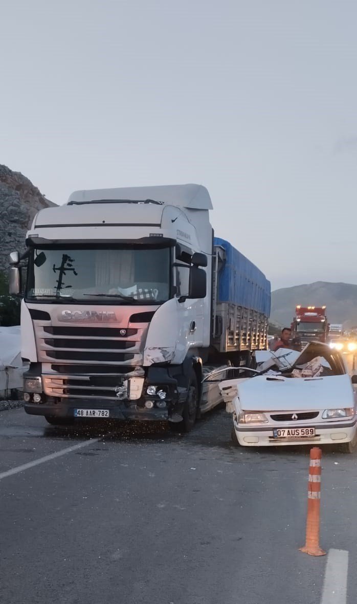 Antalya’da Trafik Kazası: 1 Ölü, 2 Yaralı