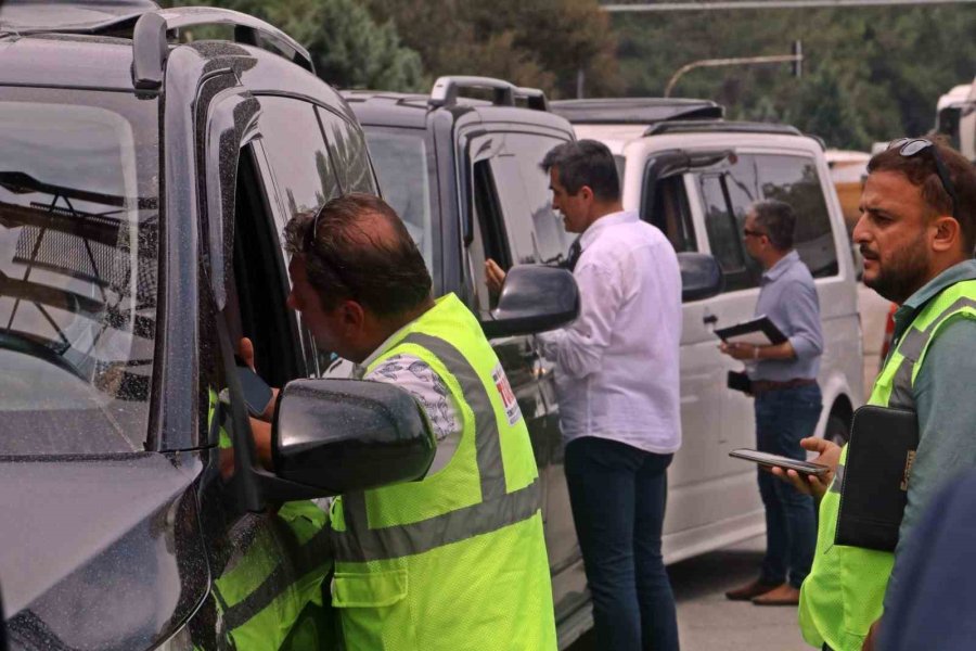 Antalya’da Turist Taşıyan Araçlara ’sıkı’ Denetim