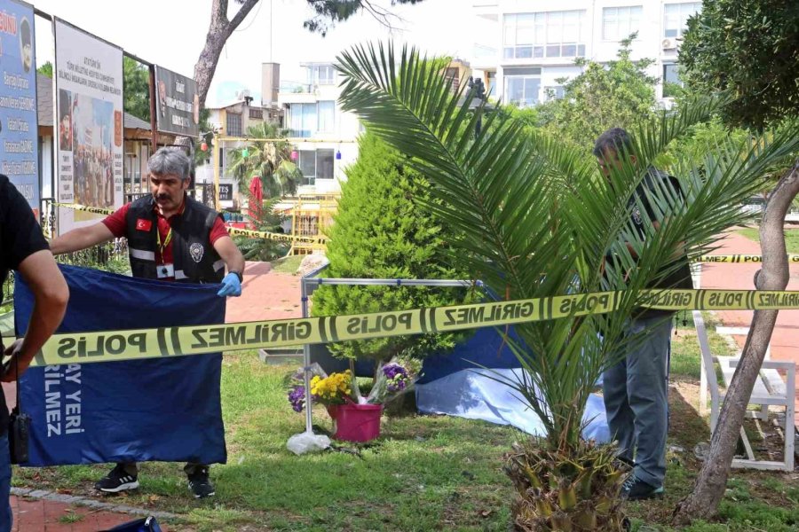 Öldüğü Yer Mezarı Gibi Oldu, Başucunda Çiçeklerle Bulundu