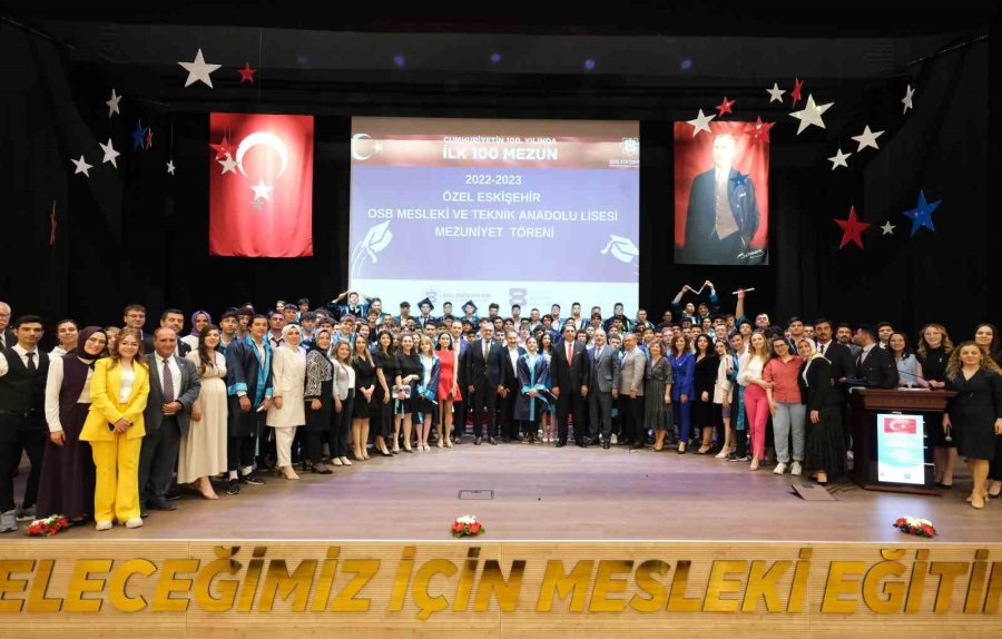 Özel Eosb Meslek Lisesi, Cumhuriyetin 100’üncü Yılında İlk 100 Öğrencisini Mezun Etti